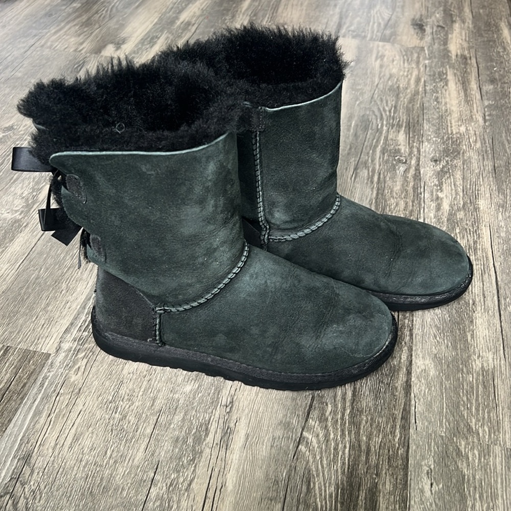 Ugg boots size 6 Bailey bow